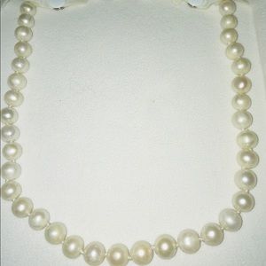 Pearl necklace with 14K gold clasp